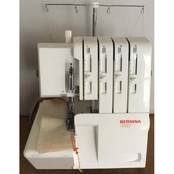 Lettere brugt Bernina 700D BRUGTE OVERLOCKER Allans Symaskiner c/o Ribes Broderi og Garn